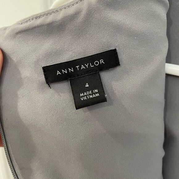 Ann Taylor Gray Pencil Dress Button Accents Crew Neck Sleeveless Women’s Size 4 - Picture 3 of 6